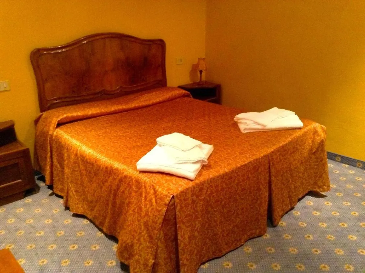 Albergo Ristorante Da Carlino Castelnuovo di Garfagnana Hotel